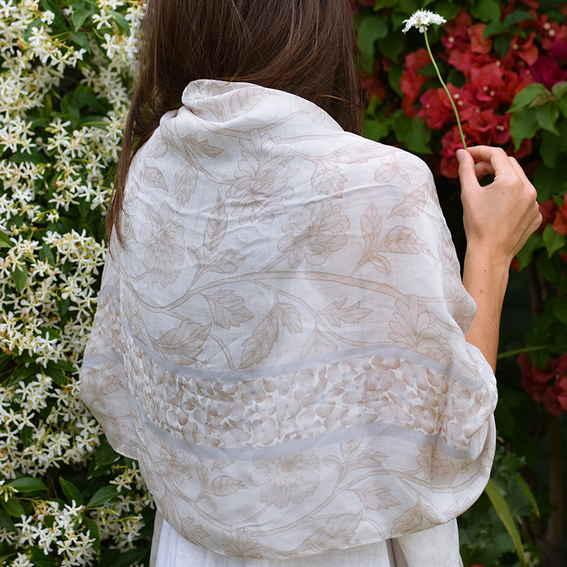 Foulard en modal fleuri beige
