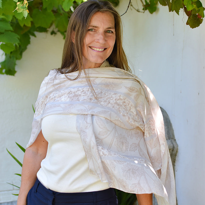Foulard en modal fleuri beige