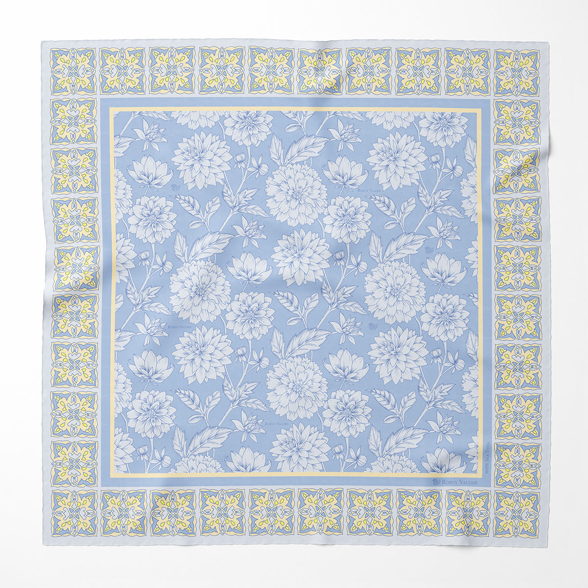 Foulard en soie bleu ciel, motifs dahlias